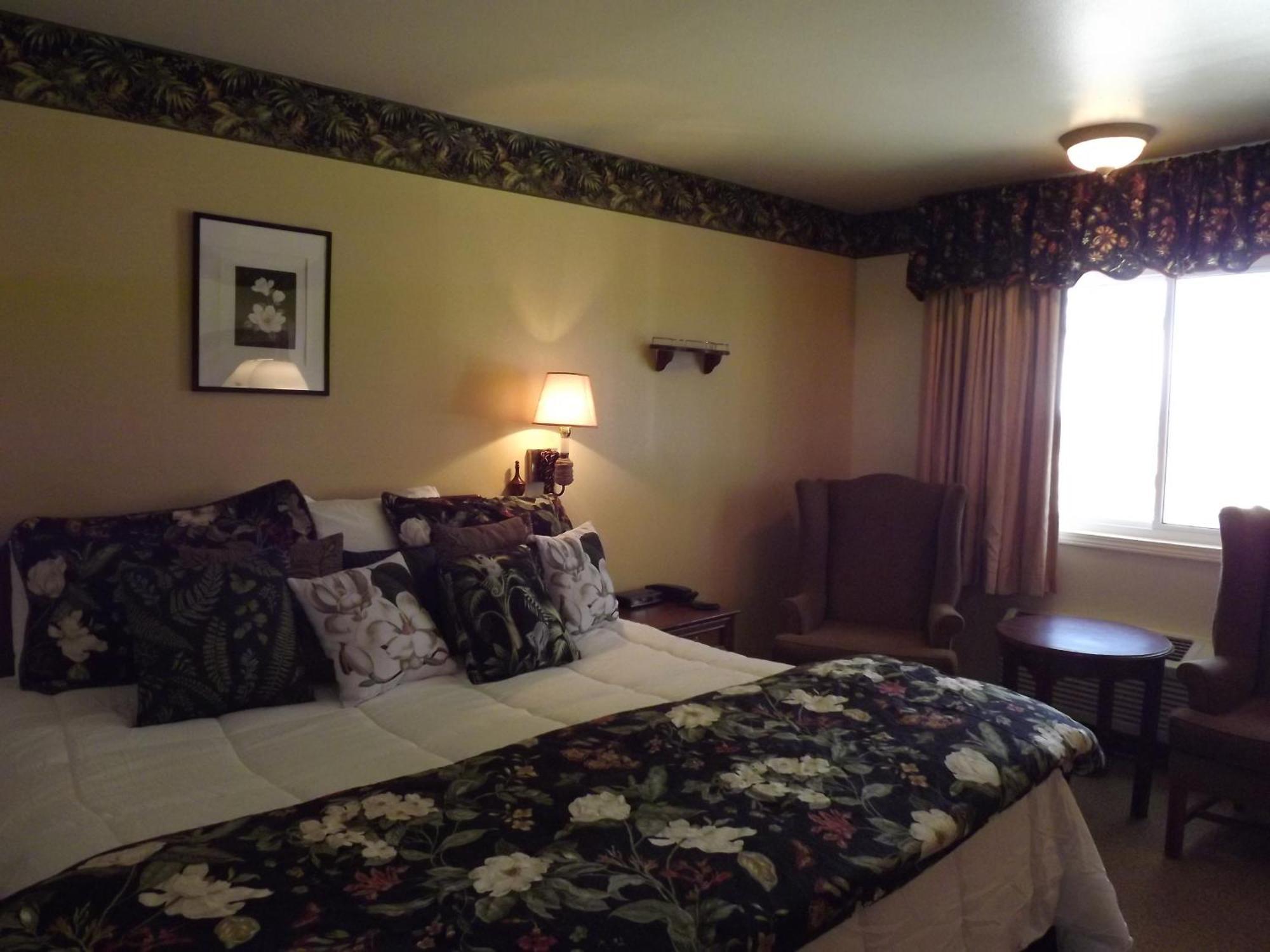 Crest Country Inn Williamsburg Экстерьер фото